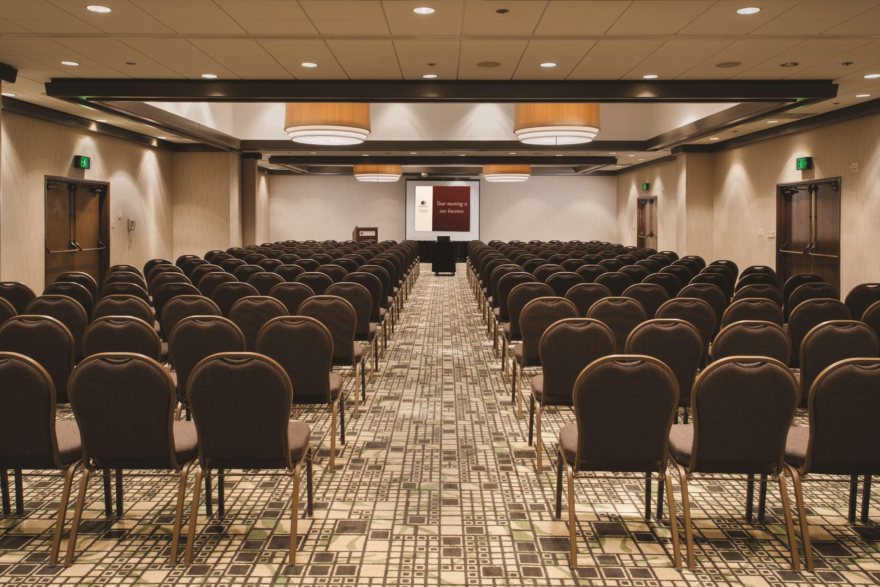 Doubletree By Hilton Hotel & Executive Meeting Center Omaha-Downtown Bagian luar foto